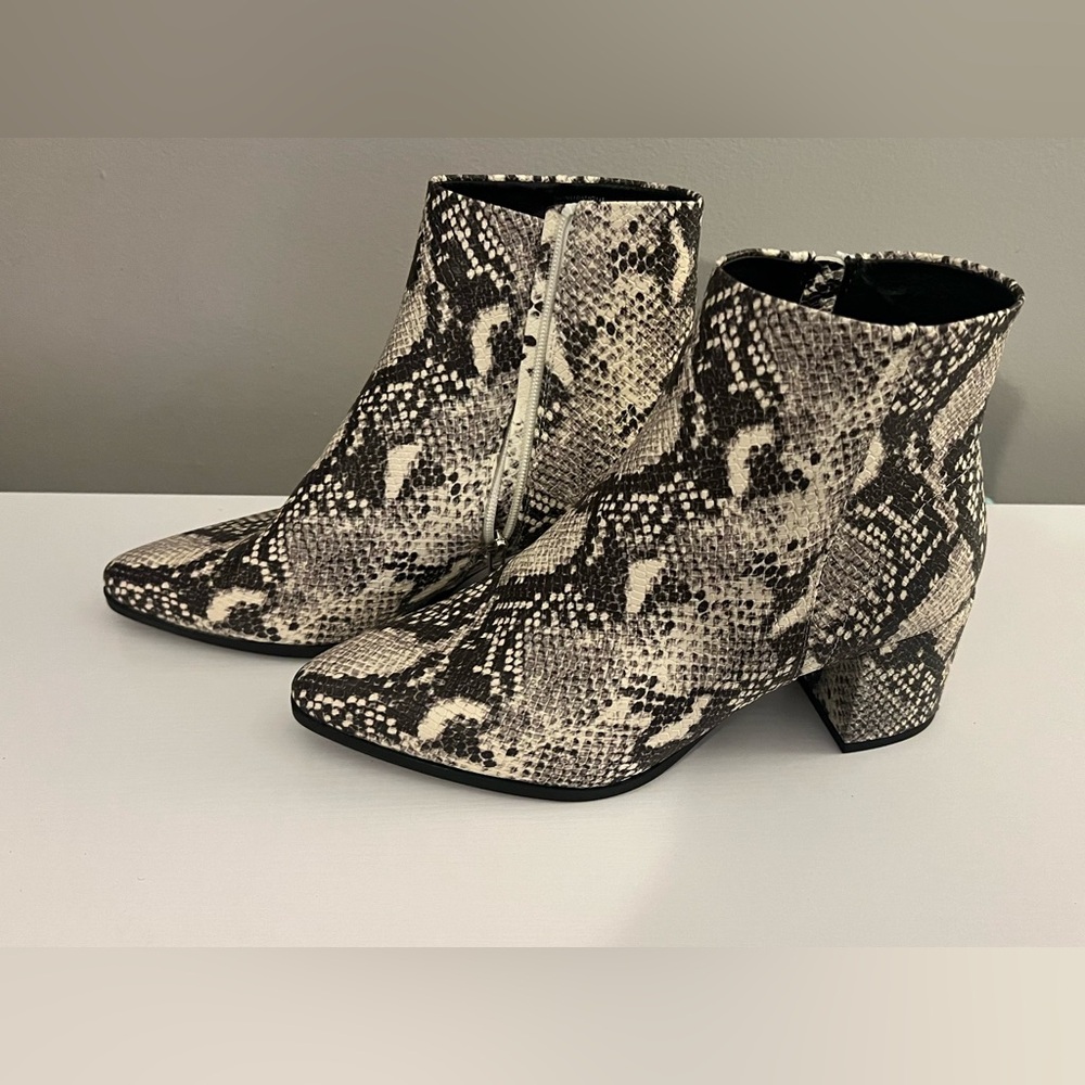 Madden Girl Dafnii snake print booties. Size 10